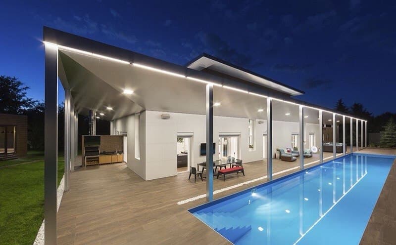 Swimming pool terrace with a porcelain tile deck and a waterline finish