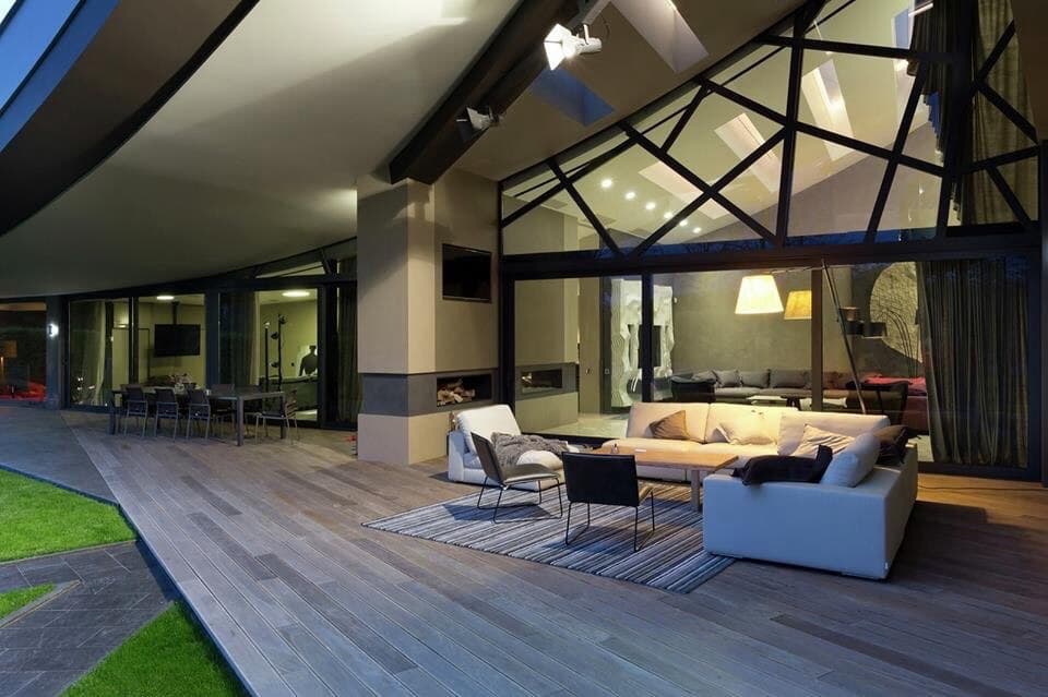 Covered terrace with large-format floor tiles and an indoor-outdoor lounge
